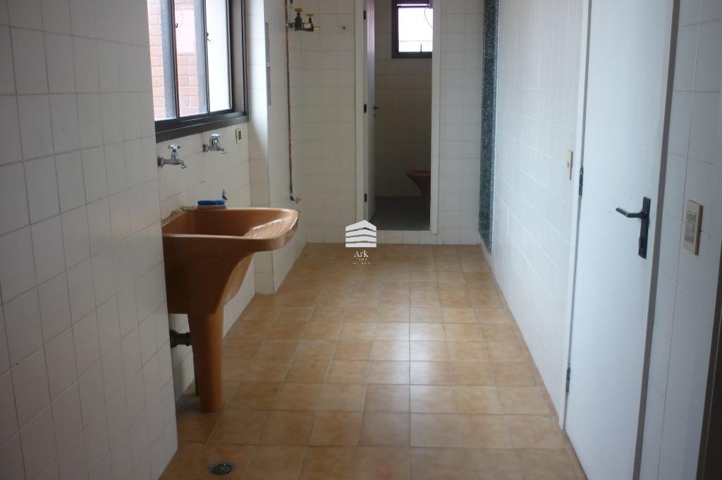 Apartamento para alugar com 4 quartos, 265m² - Foto 13