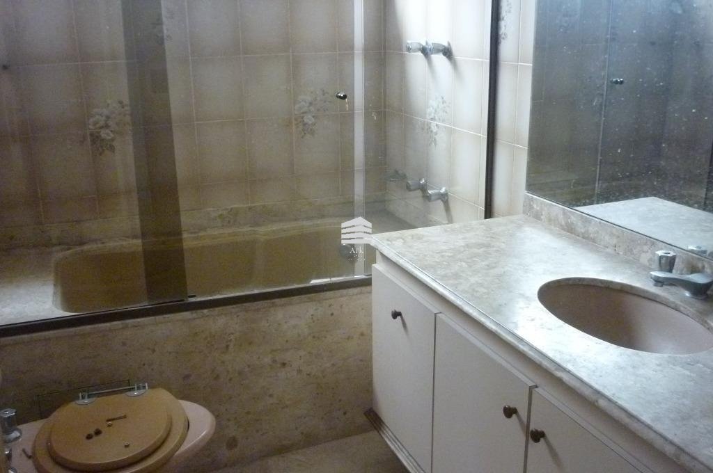 Apartamento para alugar com 4 quartos, 265m² - Foto 8