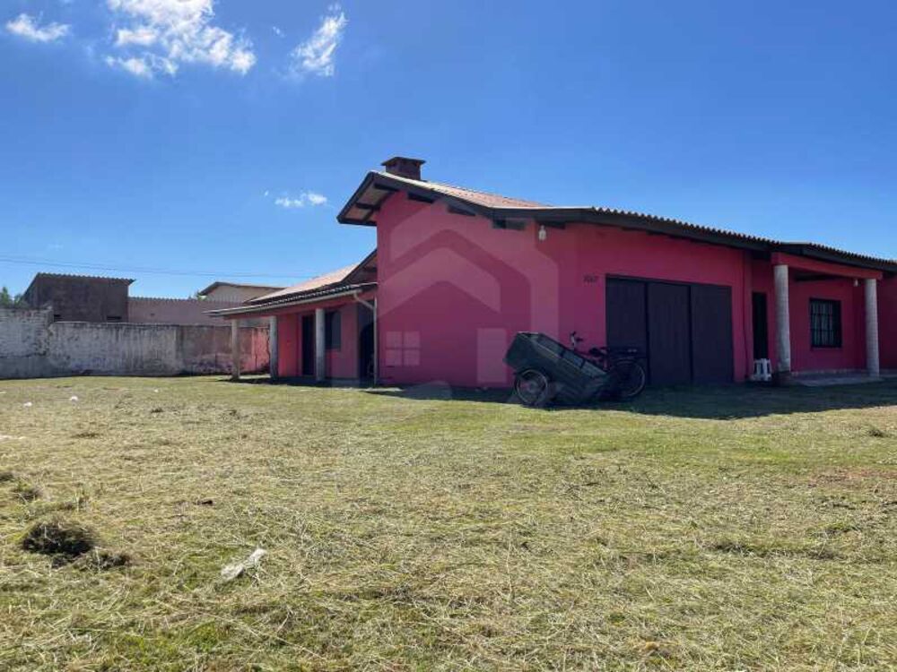 Casa à venda com 5 quartos, 200m² - Foto 2