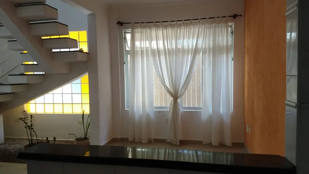Casa, 5 quartos, 208 m² - Foto 2