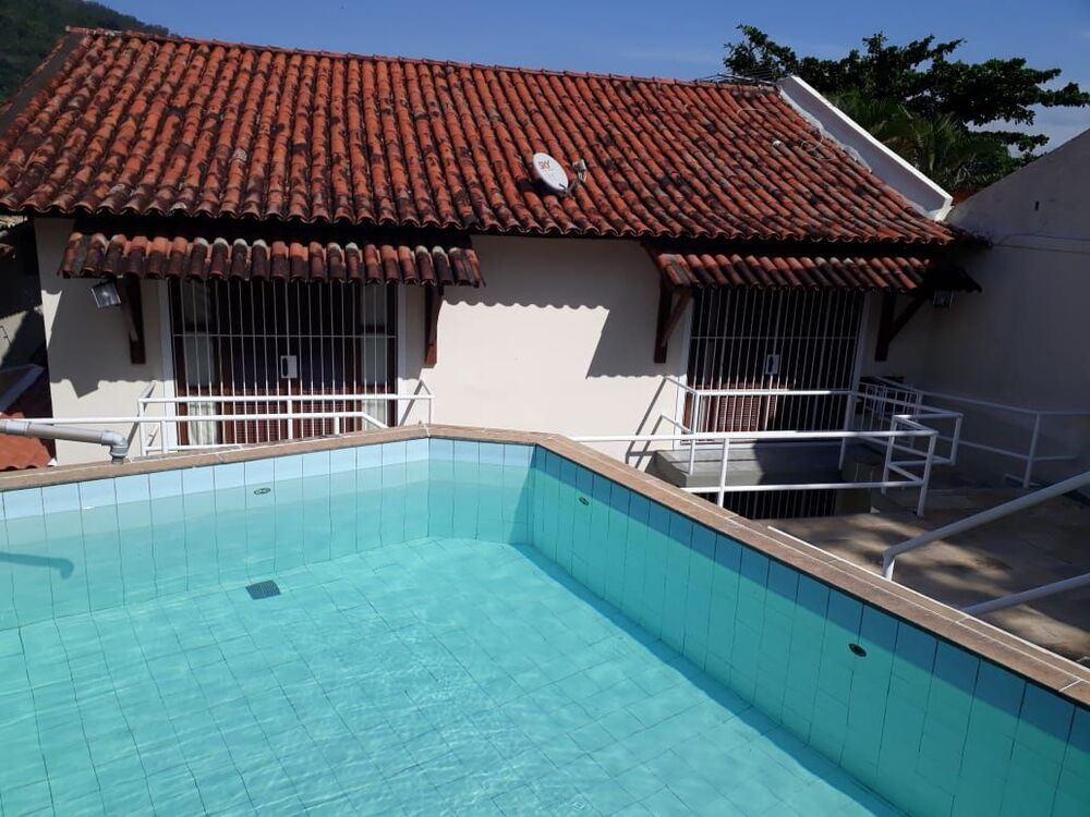 Casa à venda com 4 quartos, 337m² - Foto 1