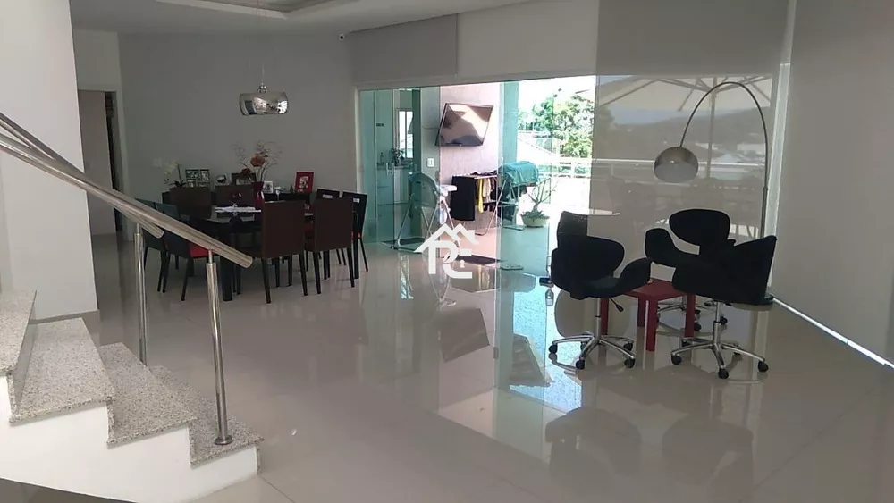 Casa de Condomínio à venda com 6 quartos, 540m² - Foto 3