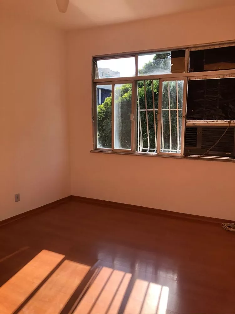 Apartamento à venda com 2 quartos, 65m² - Foto 2