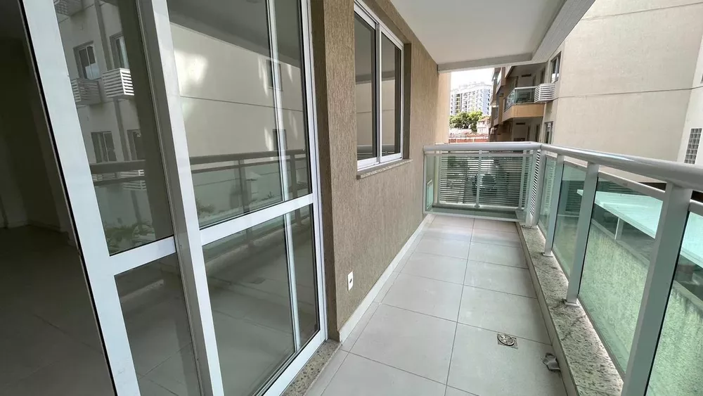 Apartamento à venda com 2 quartos, 72m² - Foto 2