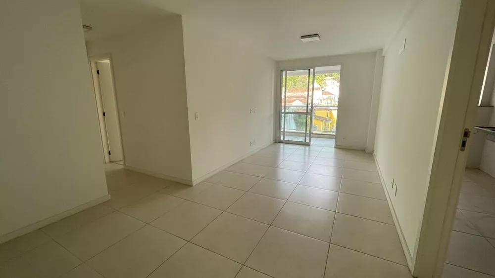 Apartamento à venda com 2 quartos, 72m² - Foto 3