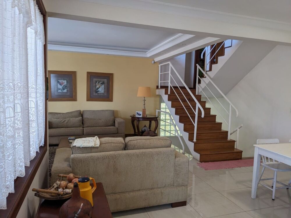 Casa de Condomínio à venda com 3 quartos, 260m² - Foto 1