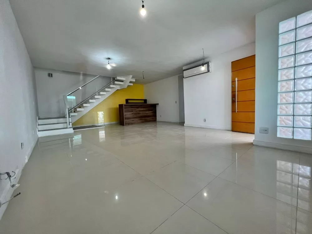 Casa de Condomínio à venda com 4 quartos, 160m² - Foto 3