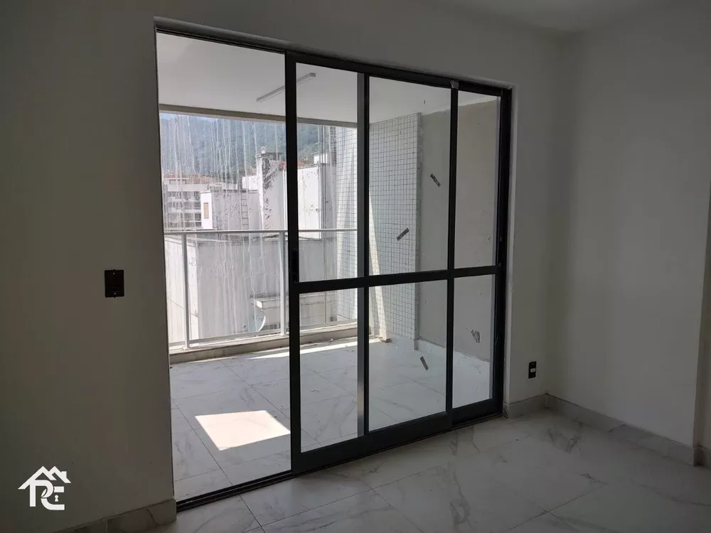 Apartamento à venda com 3 quartos, 121m² - Foto 2