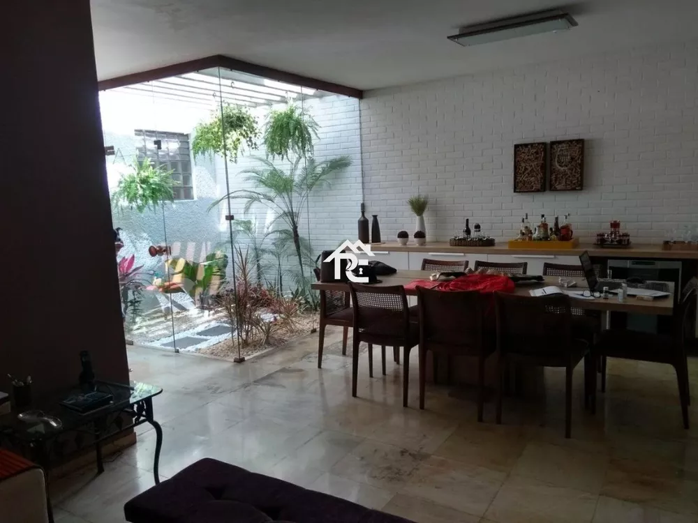 Casa, 4 quartos, 250 m² - Foto 1