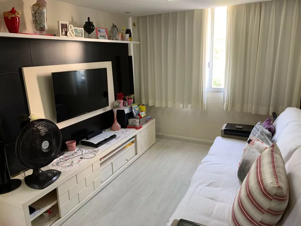 Apartamento à venda com 2 quartos, 70m² - Foto 1