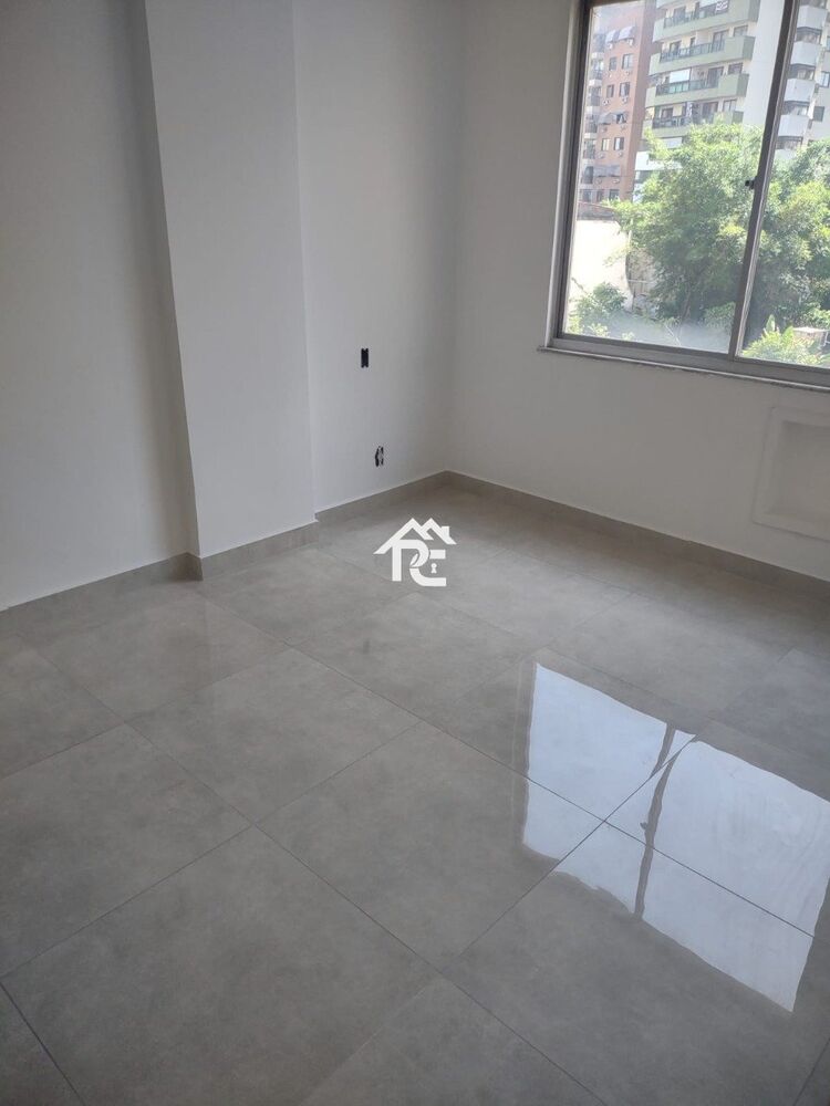 Apartamento à venda com 2 quartos, 100m² - Foto 2