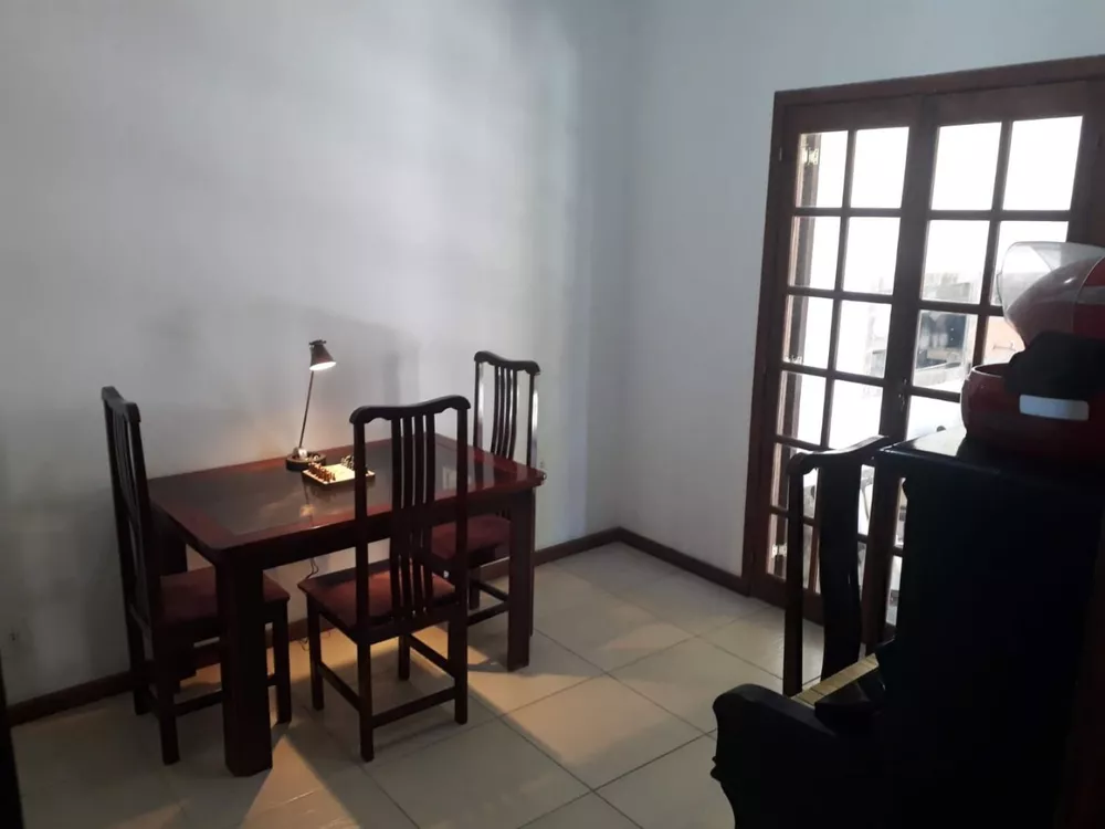 Casa, 4 quartos, 270 m² - Foto 1