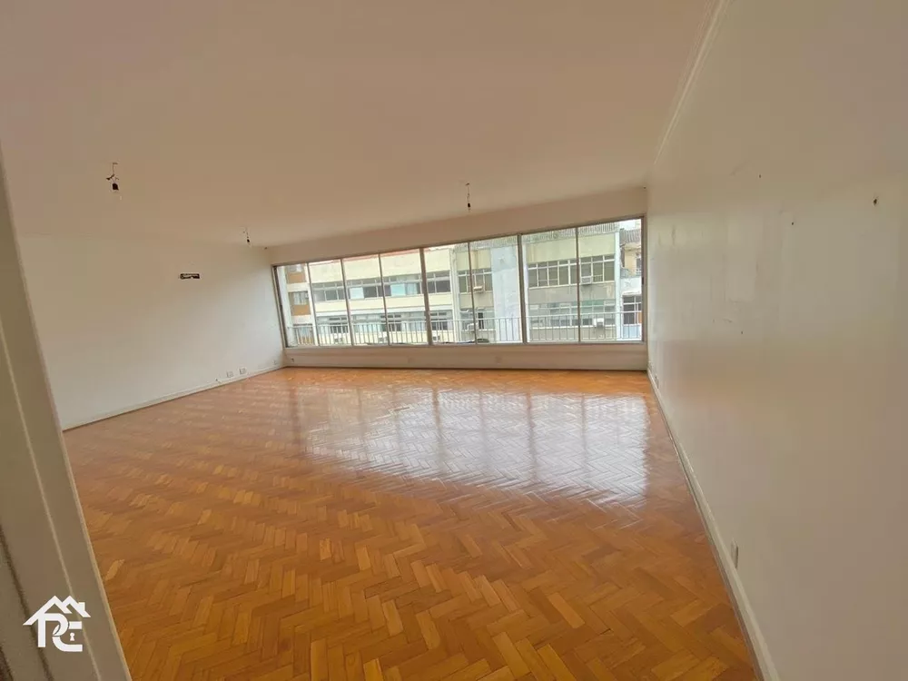 Apartamento à venda com 4 quartos, 220m² - Foto 2