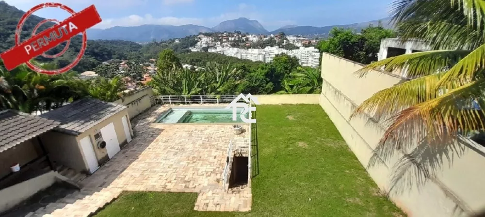 Casa de Condomínio à venda com 4 quartos, 353m² - Foto 1