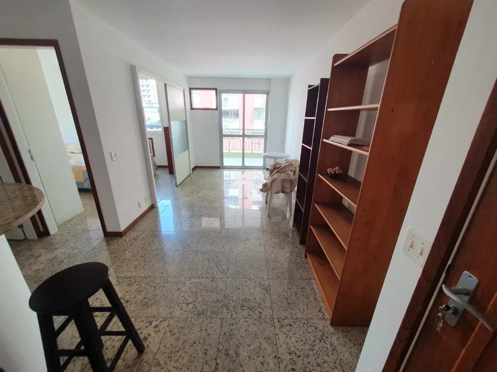 Apartamento à venda com 1 quarto, 45m² - Foto 2