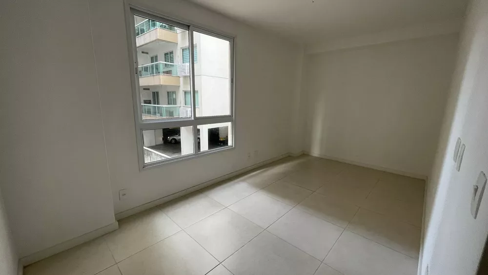 Apartamento à venda com 2 quartos, 62m² - Foto 4