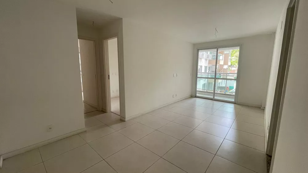 Apartamento à venda com 2 quartos, 62m² - Foto 3