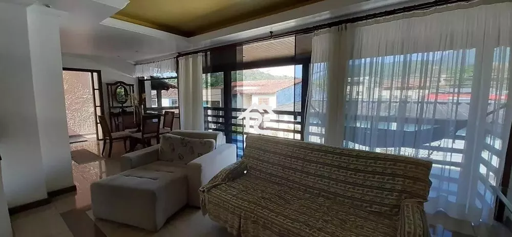 Casa à venda com 3 quartos, 335m² - Foto 1