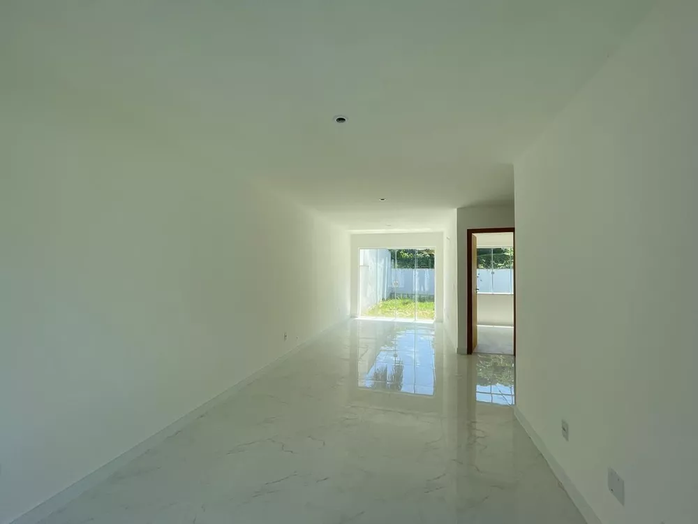 Casa à venda com 4 quartos, 200m² - Foto 3