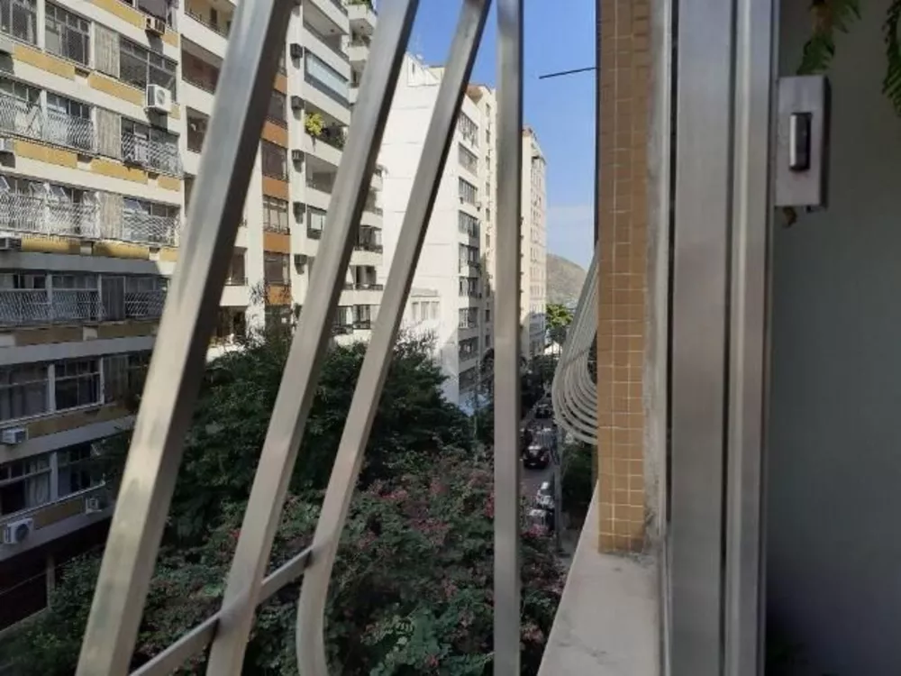 Apartamento à venda com 3 quartos, 105m² - Foto 1