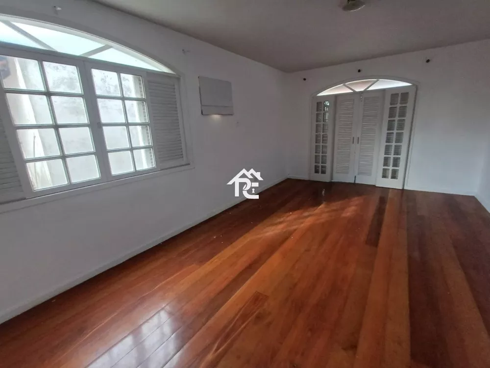 Casa, 4 quartos, 240 m² - Foto 2