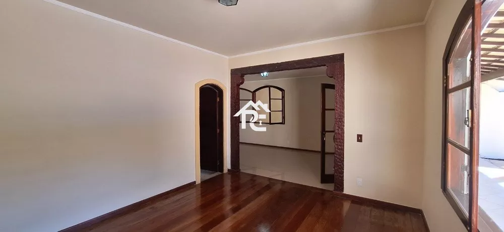 Casa à venda com 5 quartos, 329m² - Foto 4