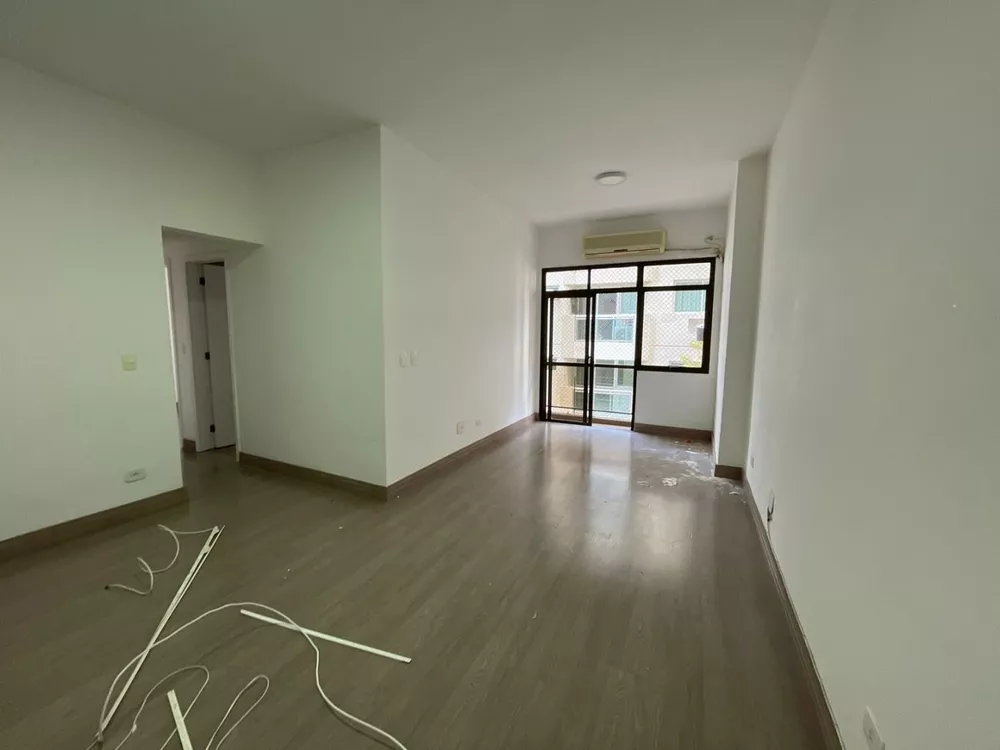 Apartamento à venda com 3 quartos, 125m² - Foto 2