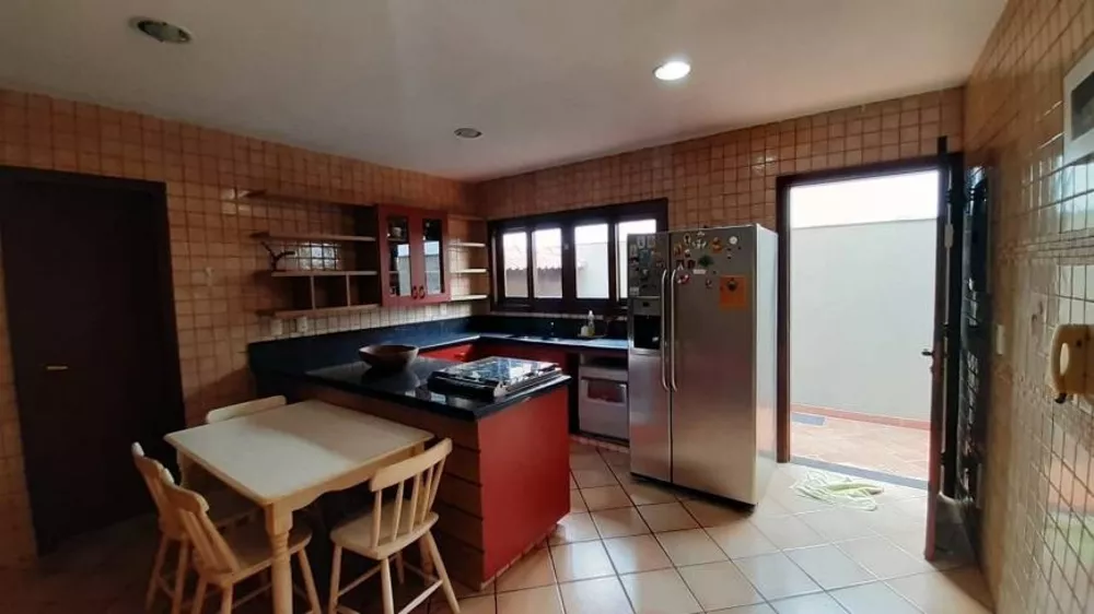 Casa de Condomínio à venda com 4 quartos, 240m² - Foto 2