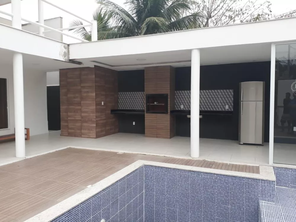 Casa à venda com 4 quartos, 250m² - Foto 1