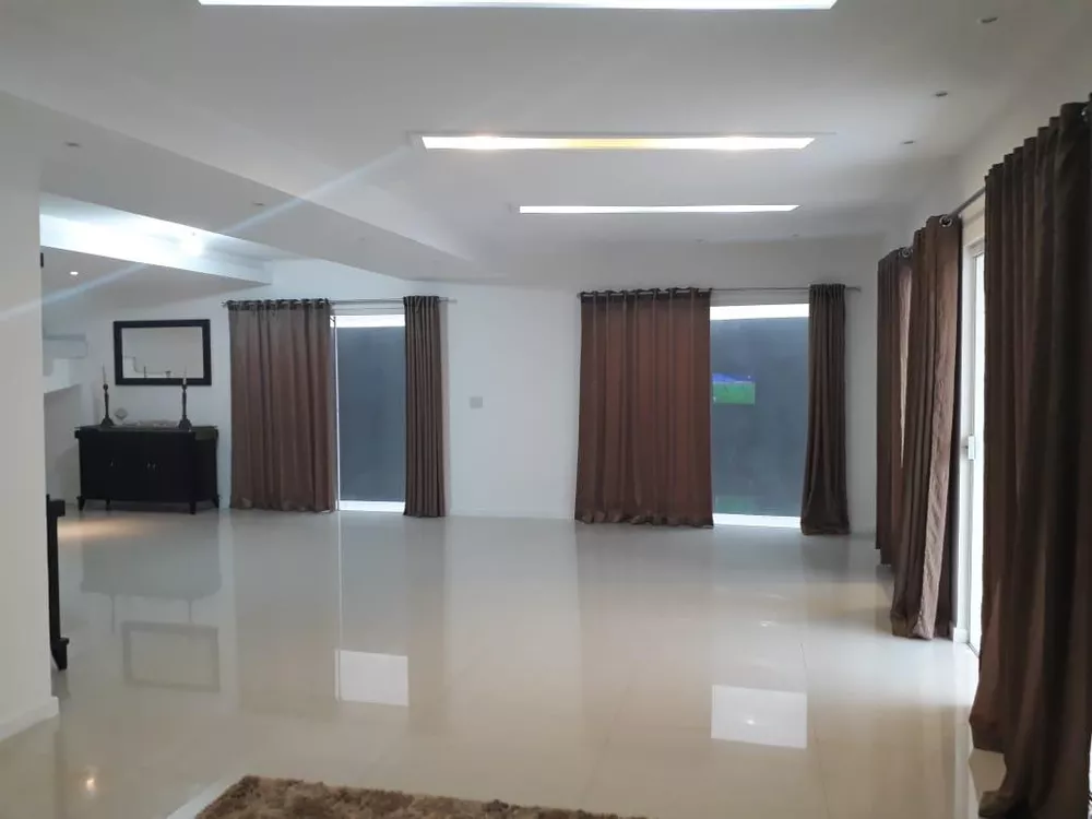 Casa à venda com 4 quartos, 250m² - Foto 4