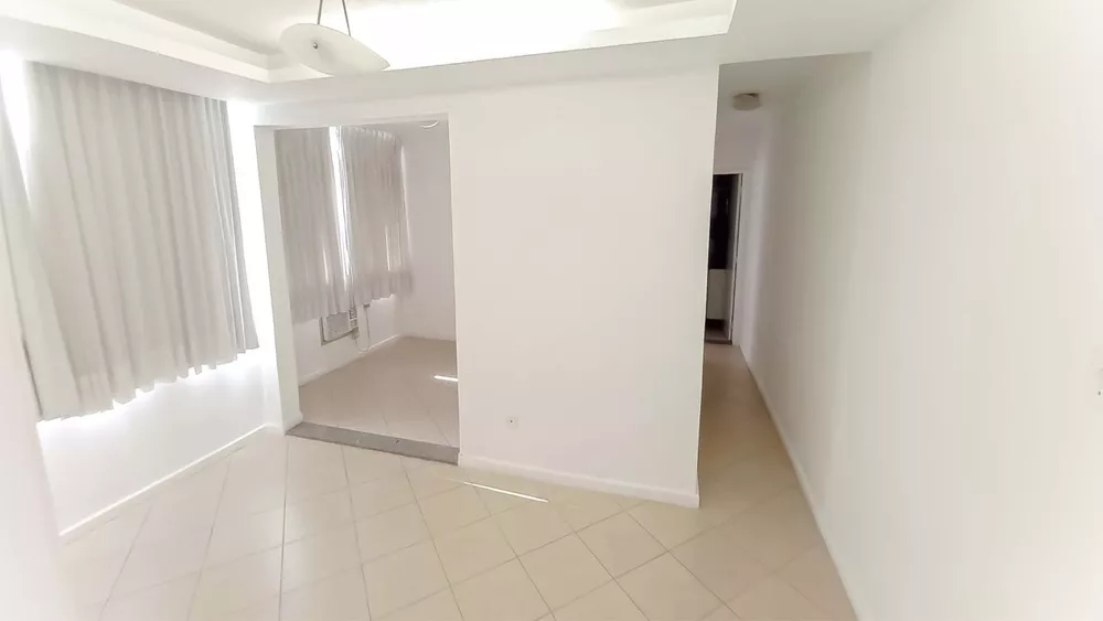 Apartamento à venda com 2 quartos, 70m² - Foto 2