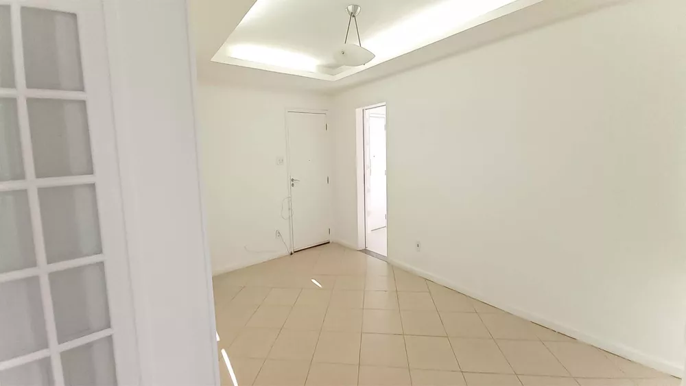 Apartamento à venda com 2 quartos, 70m² - Foto 4