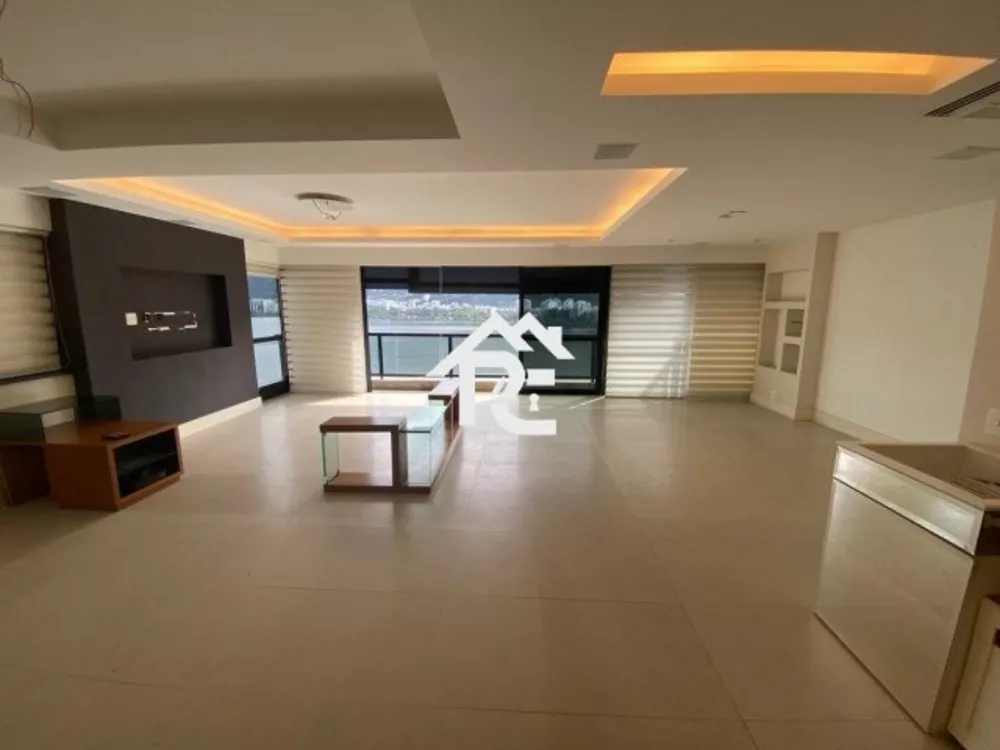 Apartamento à venda com 4 quartos, 230m² - Foto 1