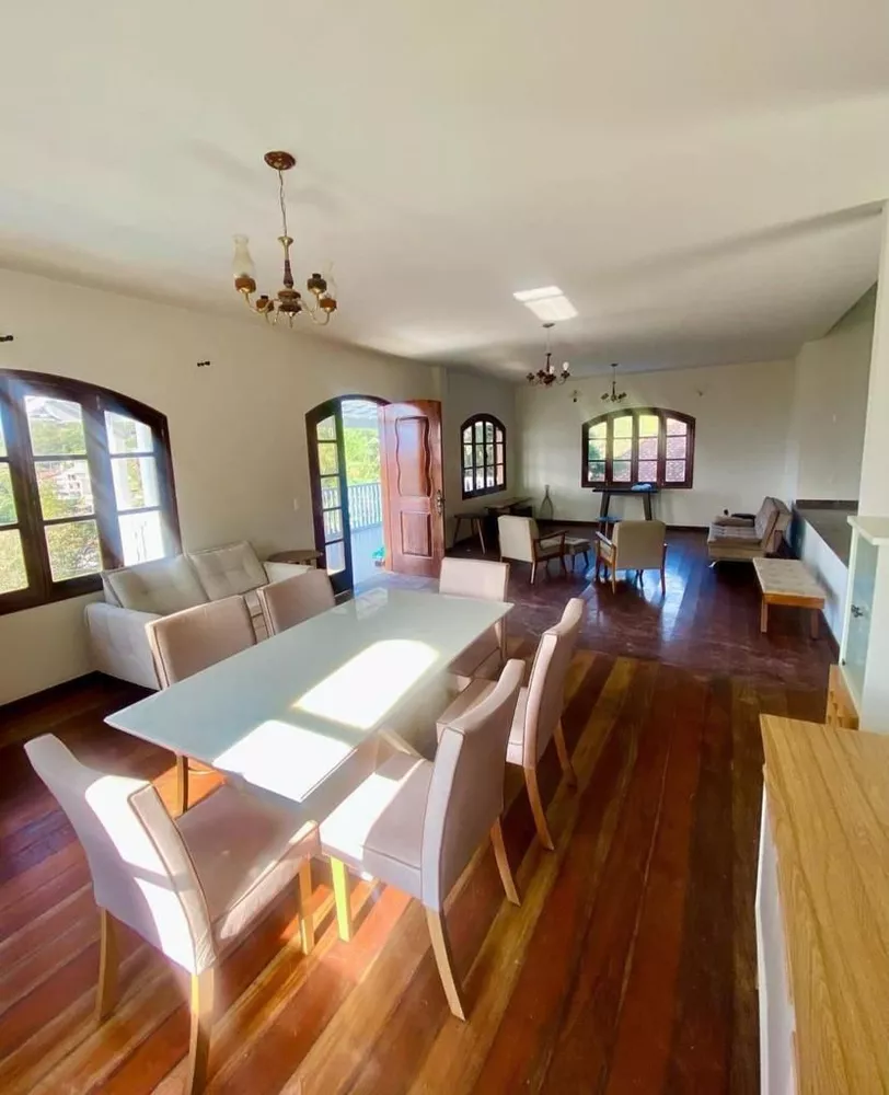 Casa de Condomínio à venda com 5 quartos, 261m² - Foto 1