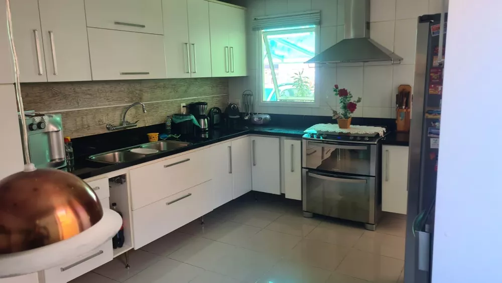 Casa à venda com 3 quartos, 242m² - Foto 17