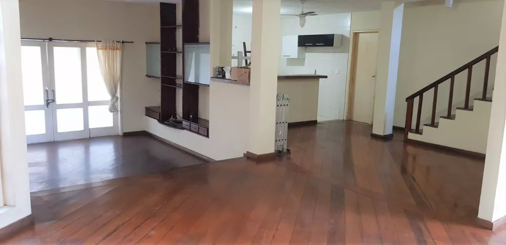 Casa à venda com 4 quartos, 288m² - Foto 2