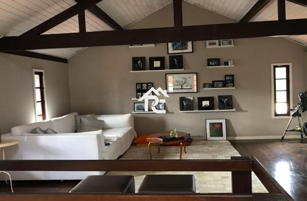 Casa à venda com 2 quartos, 220m² - Foto 2