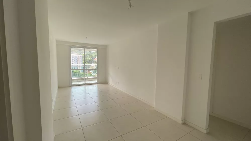 Apartamento à venda com 3 quartos, 84m² - Foto 2