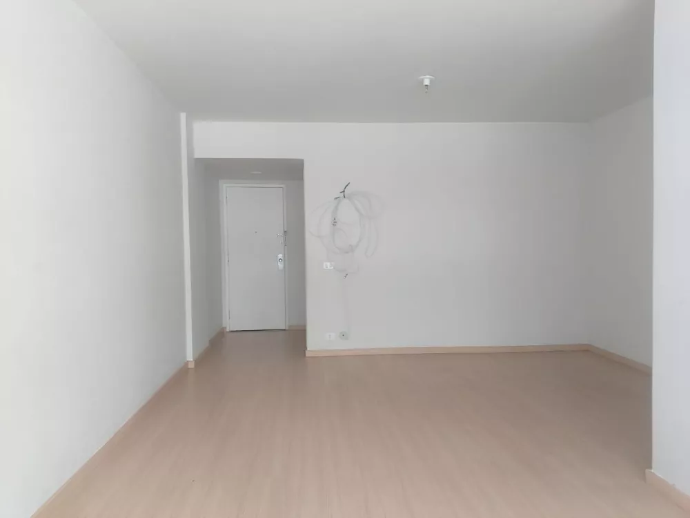 Apartamento à venda com 3 quartos, 110m² - Foto 2