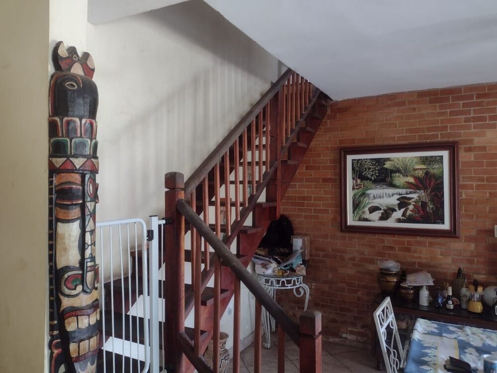 Casa à venda com 4 quartos, 230m² - Foto 2
