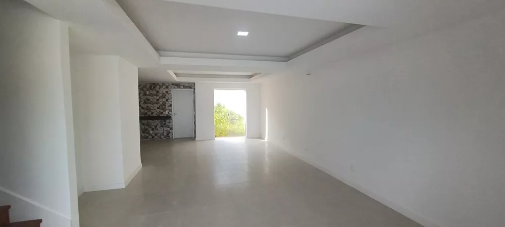 Casa à venda com 3 quartos, 115m² - Foto 2