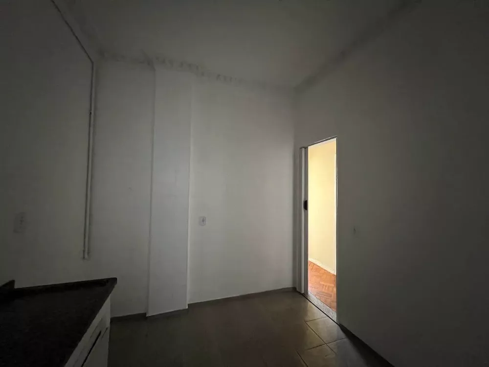 Apartamento à venda com 2 quartos, 75m² - Foto 4