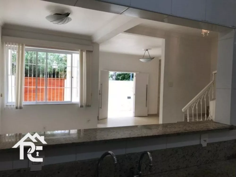 Casa à venda com 3 quartos, 200m² - Foto 1