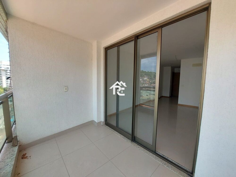 Apartamento à venda com 2 quartos, 67m² - Foto 2