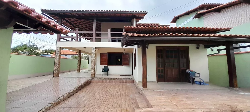 Casa à venda com 4 quartos, 287m² - Foto 1