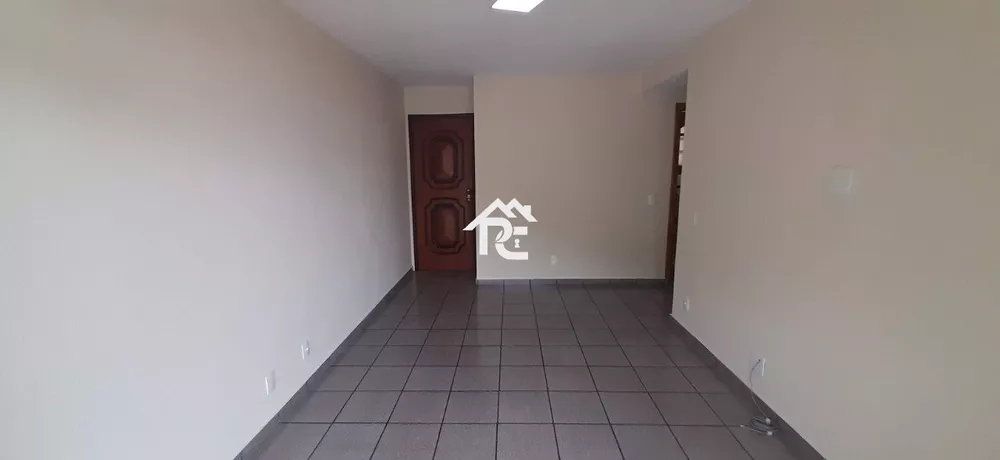 Apartamento à venda com 2 quartos, 70m² - Foto 3