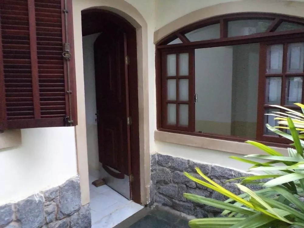 Casa, 5 quartos, 220 m² - Foto 2