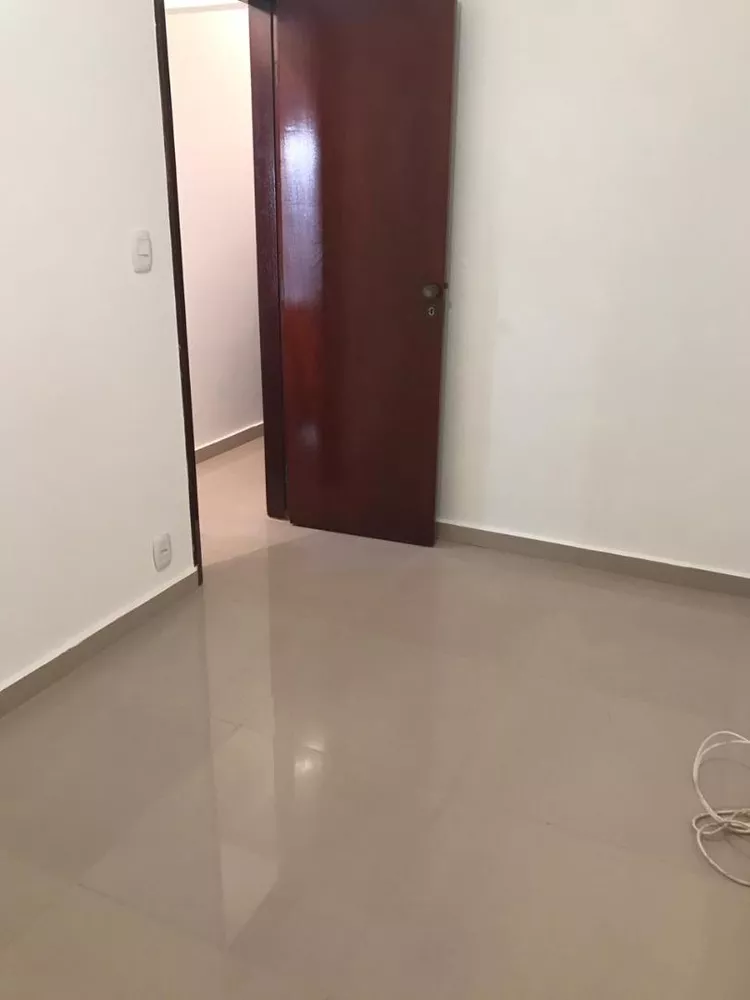 Casa à venda com 4 quartos, 244m² - Foto 4