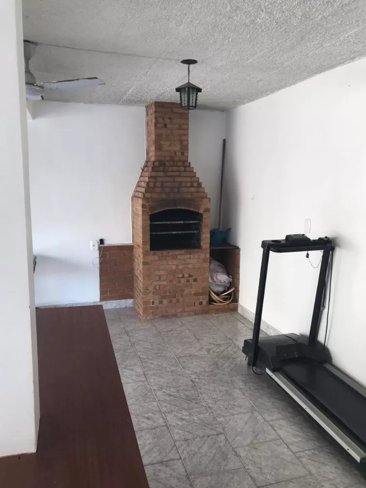Casa, 4 quartos, 244 m² - Foto 1