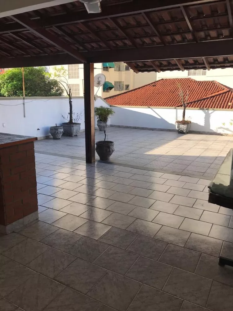 Casa à venda com 4 quartos, 244m² - Foto 2